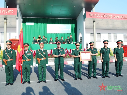 Sư đoàn 309 đón nhận Huân chương Bảo vệ Tổ quốc hạng Nhì